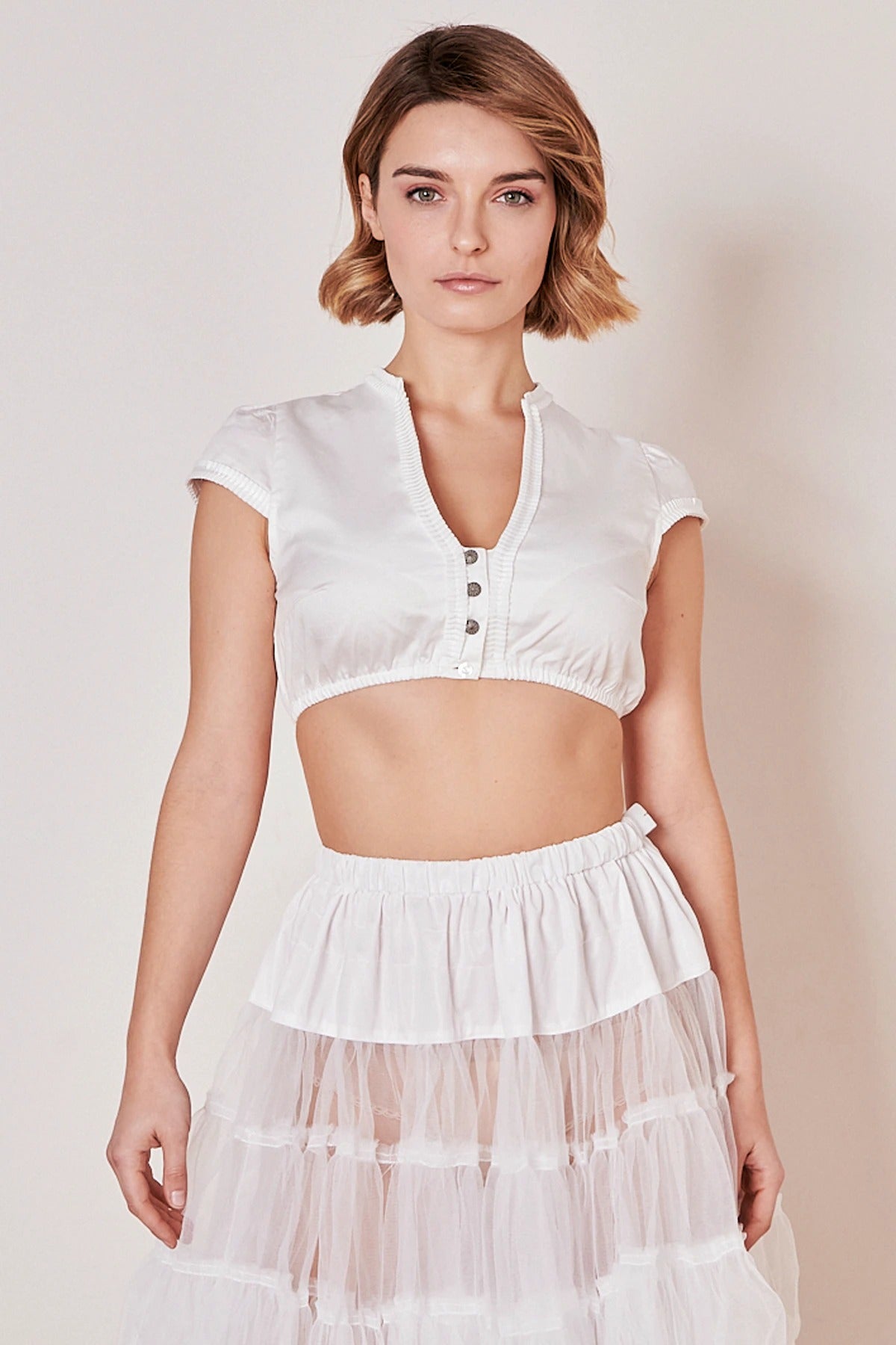 CONJUNTO OUTFIT FEMENINO INSPIRACIÓN TRADICIONAL