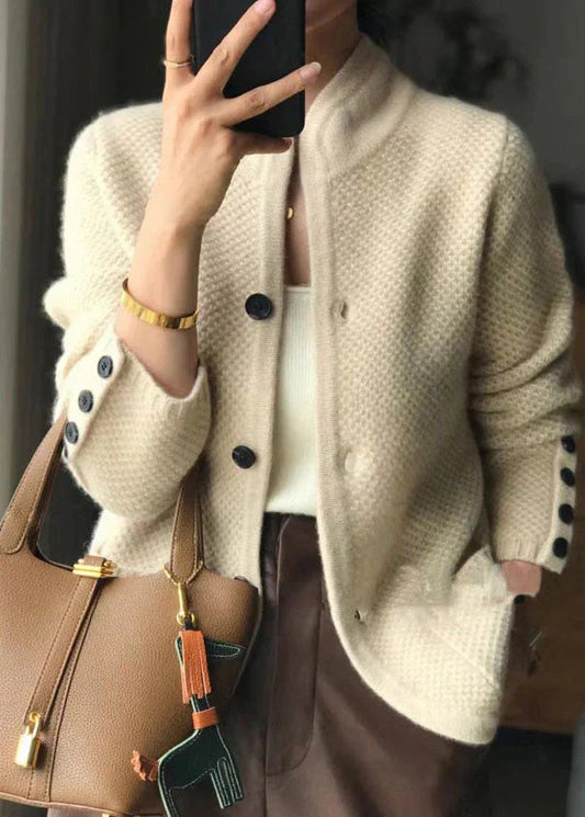 CARDIGAN TEXTURA SUAVE DE DISEÑO ATEMPORAL
